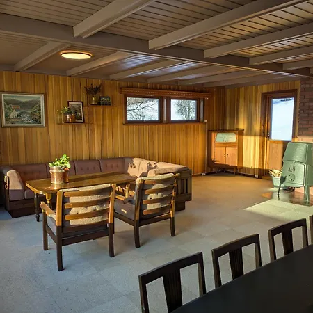 Three Bedroom With An Amazing Mountain View! *