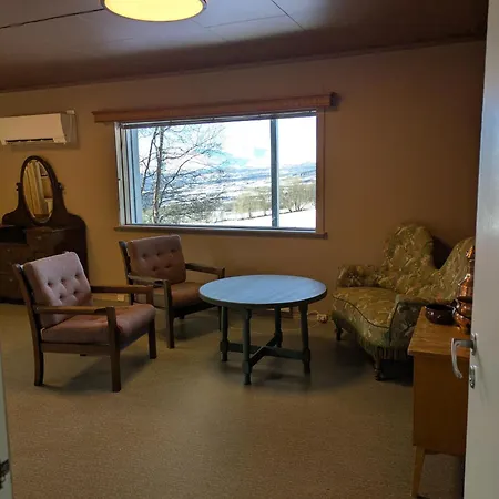 Three Bedroom With An Amazing Mountain View! *