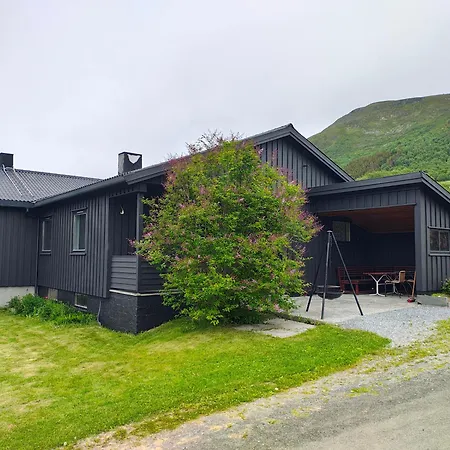 Vakantiehuis Three Bedroom With An Amazing Mountain View! *