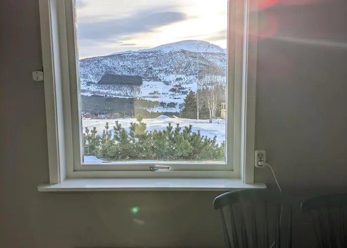 Three Bedroom With An Amazing Mountain View! *