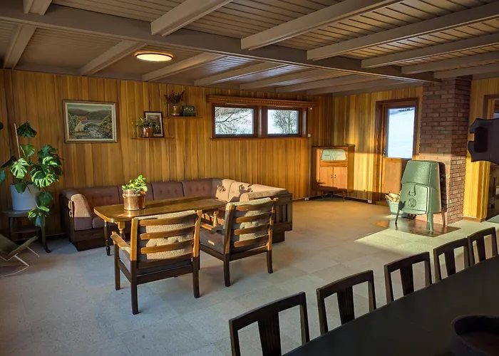 Three Bedroom With An Amazing Mountain View! *