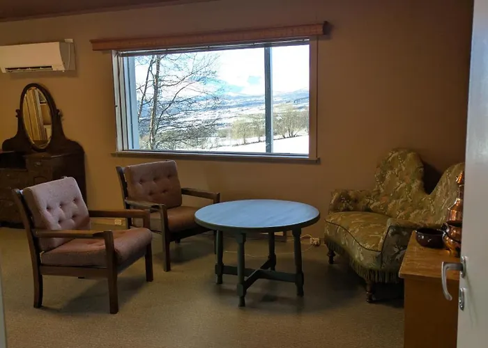 Three Bedroom With An Amazing Mountain View! *